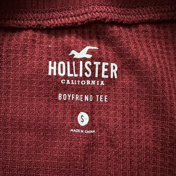 Hollister Long Sleeve - Picture 4 of 4